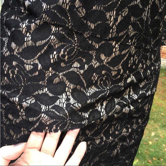 Tahari waved staggered layers black lace over nude dress size 8 - Picture 7 of 10